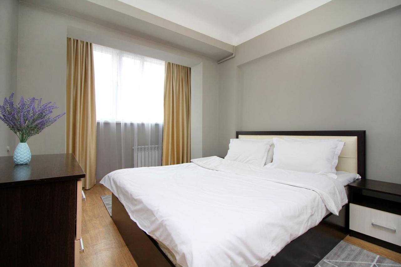Spacious Central Apartment 阿拉木图 外观 照片