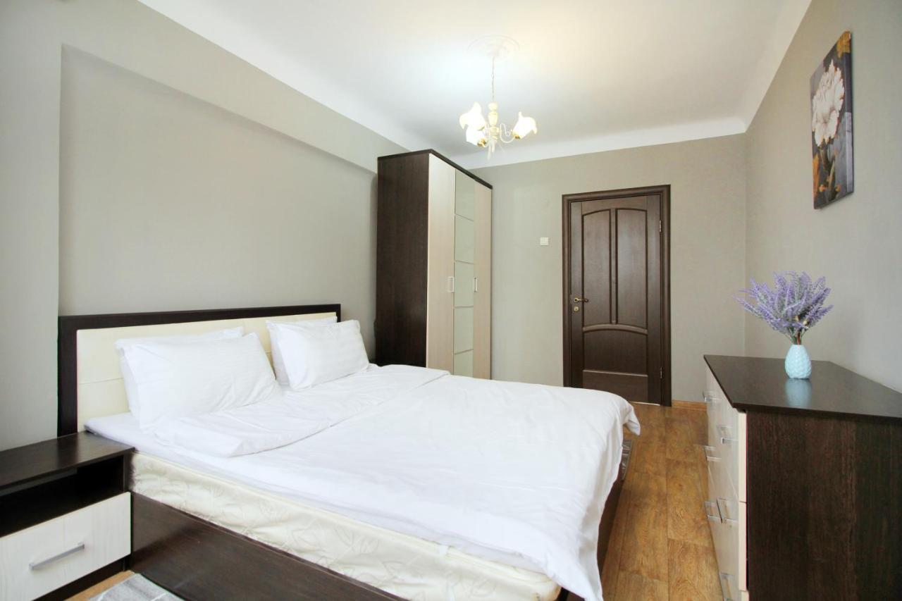 Spacious Central Apartment 阿拉木图 外观 照片
